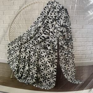 Monte & Jardin Ultra Plush Throw Blanket 60 X 70 Soft Luxury Edition New